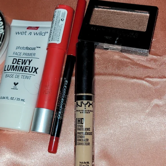 makeup bundle - Picture 3 of 3